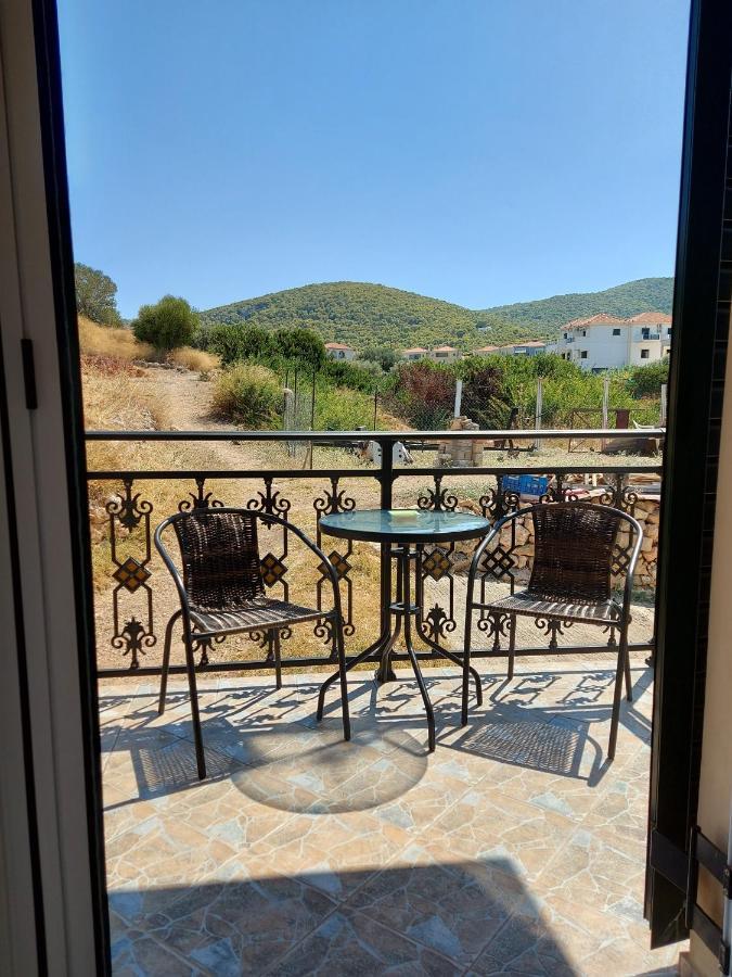 C-View Apartments Megalochori  الغرفة الصورة