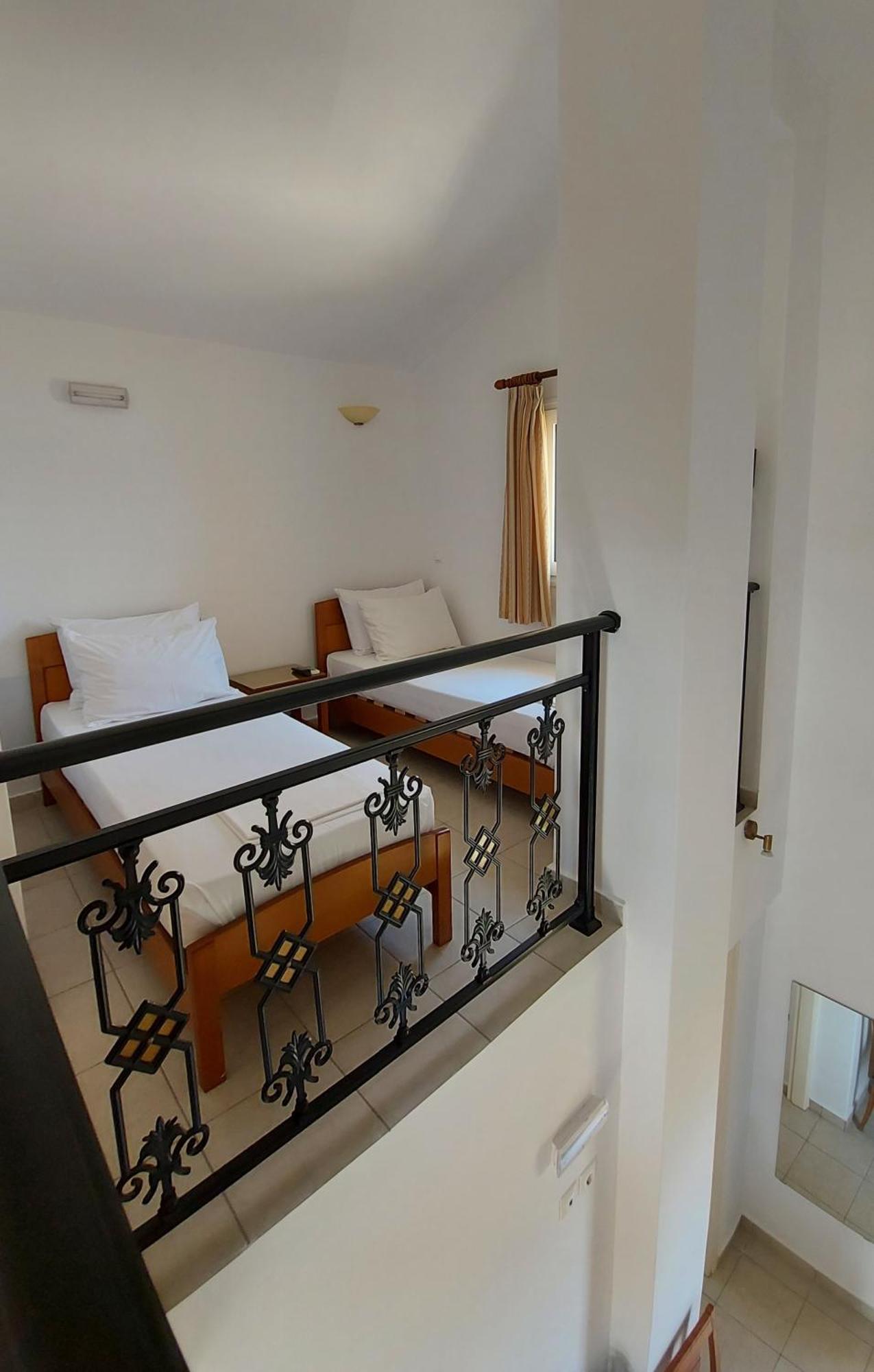 C-View Apartments Megalochori  الغرفة الصورة